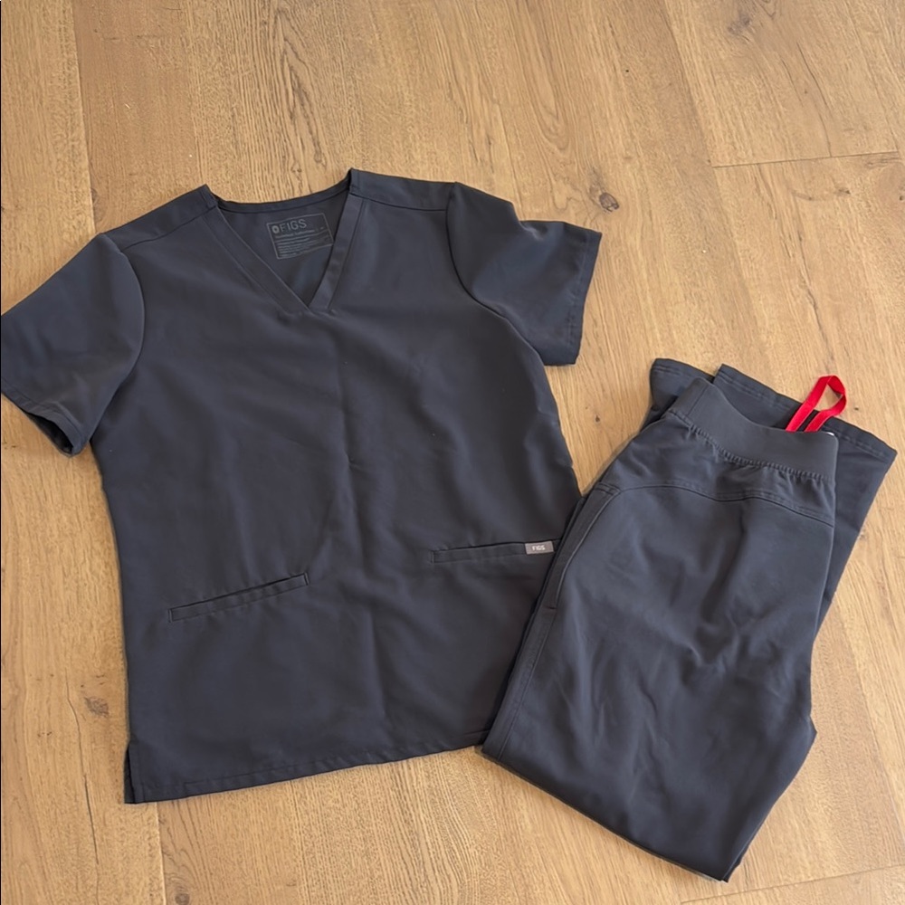 FIGS Scrubs Set Casma Top and Kade Bottoms Medium